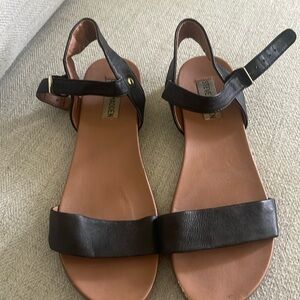 Steve Madden black sandals